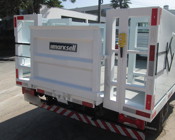 Tail lift for gas bottle distribution