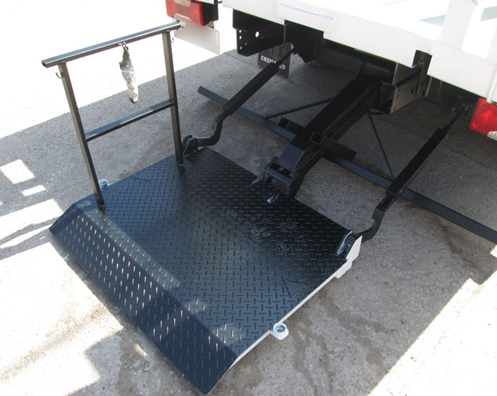 Tail lift for gas bottle distribution